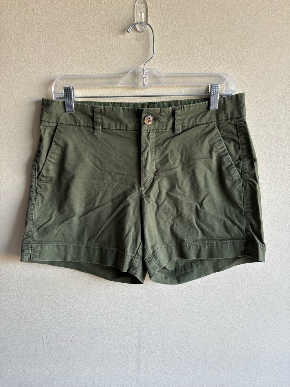 Old Navy Women’s Olive Green Cotton Shorts Mid-Rise Size 6